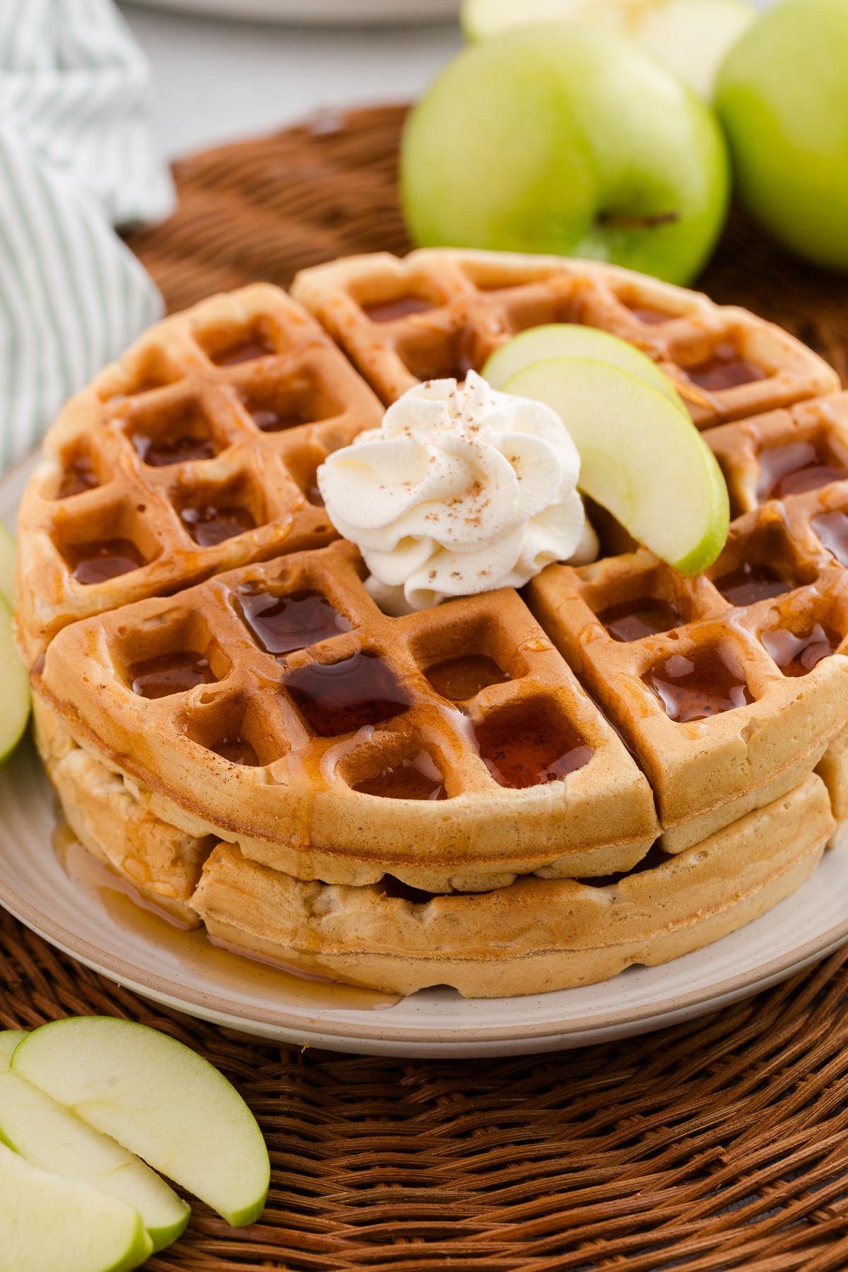 Easy Apple Cinnamon Waffles: Your Perfect Fall Breakfast